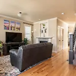 Stay Portland Collection - The Garfield Getaway House- Luxury New Build