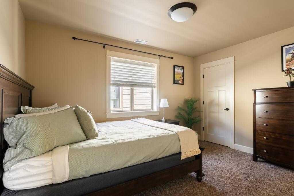 Holiday home Collection - The Garfield Getaway House- Luxury New Build Portland