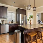 Stay Portland Collection - The Garfield Getaway House- Luxury New Build