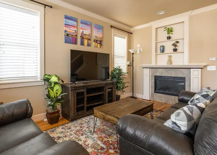 Stay Portland Collection - The Garfield Getaway House- Luxury New Build