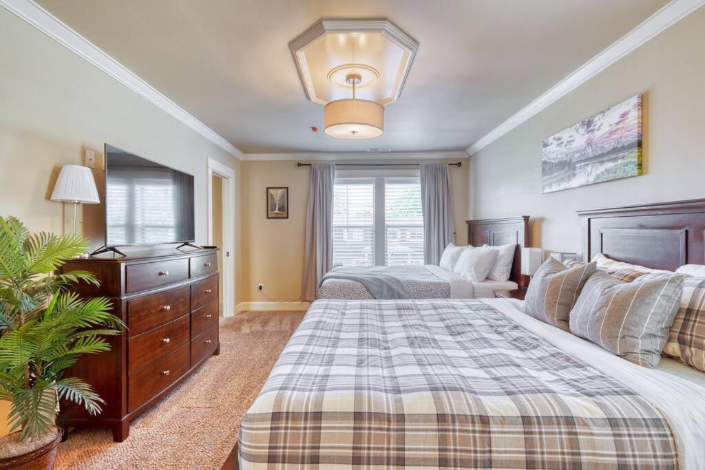 Collection - The Garfield Getaway House- Luxury New Build Holiday home Portland